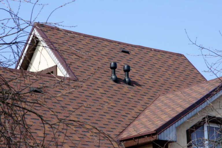 Ventilație acoperiș – Importanța și implementarea corectă a sistemului de aerisire pentru un acoperiș de tablă sau a unui pod nelocuit